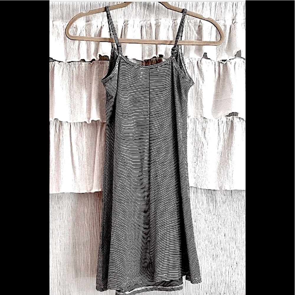 🆕🔥ABERCROMBIE&FITCH SUPER CUTE MINI ADJUSTABLE THIN STRAP BLACK/WHITE STRIPED - Picture 2 of 3